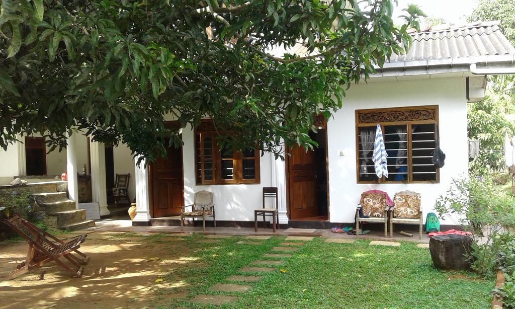 Rose Blossom Hotel Mirissa Exterior photo